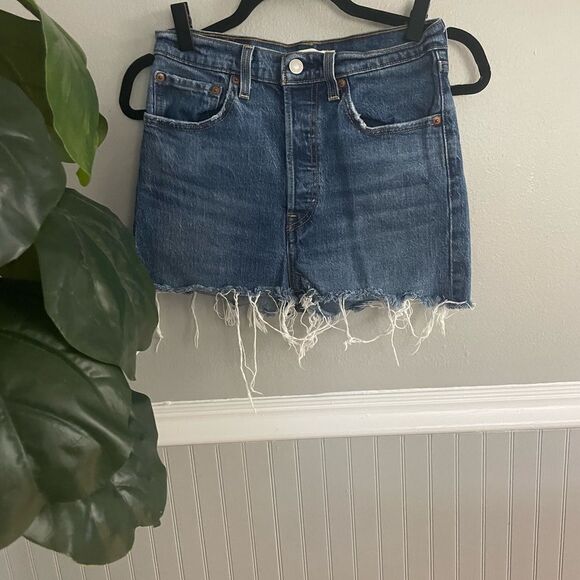 Levi’s Ribcage High Rise Denim Cut Off Shorts Size 27 - Picture 2 of 8